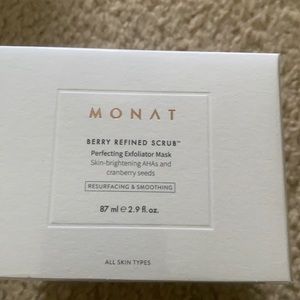 Monat Berry Scrub